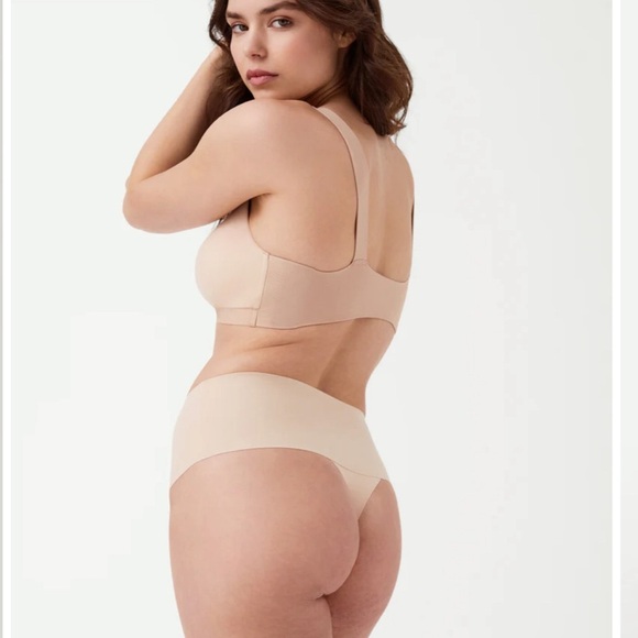 SPANX | Undie-tectable® Smoothing Thong in Soft Nude, Size M, NWT - Picture 12 of 12